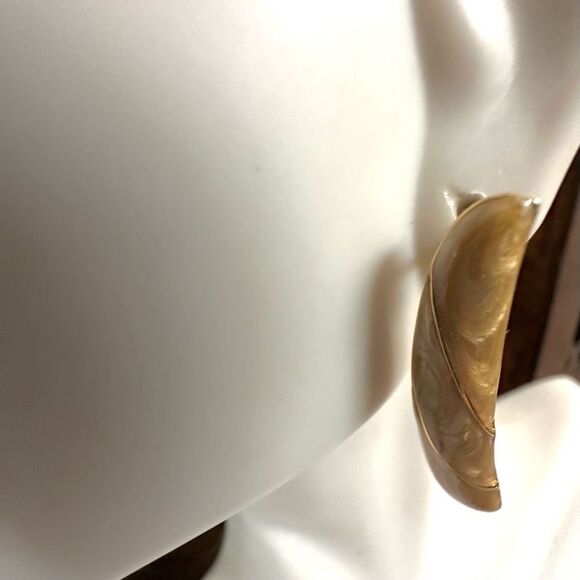 Monet gold tone long enamel earrings - Picture 6 of 6